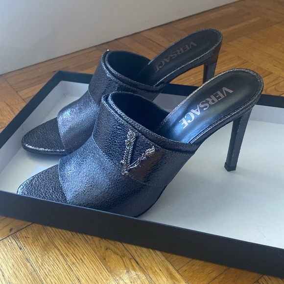 VERSACE NEW WITH TAG - Picture 3 of 13